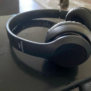 P 47 wireless headphones brand new never used